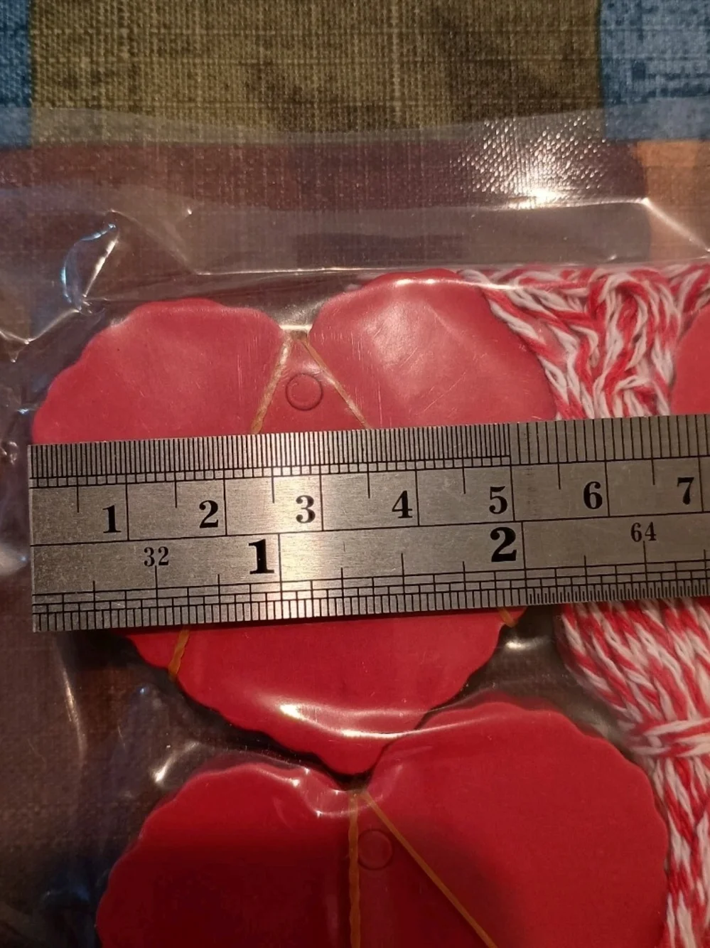 100 Piece Scalloped Red Heart Gift Tags With Red and White String